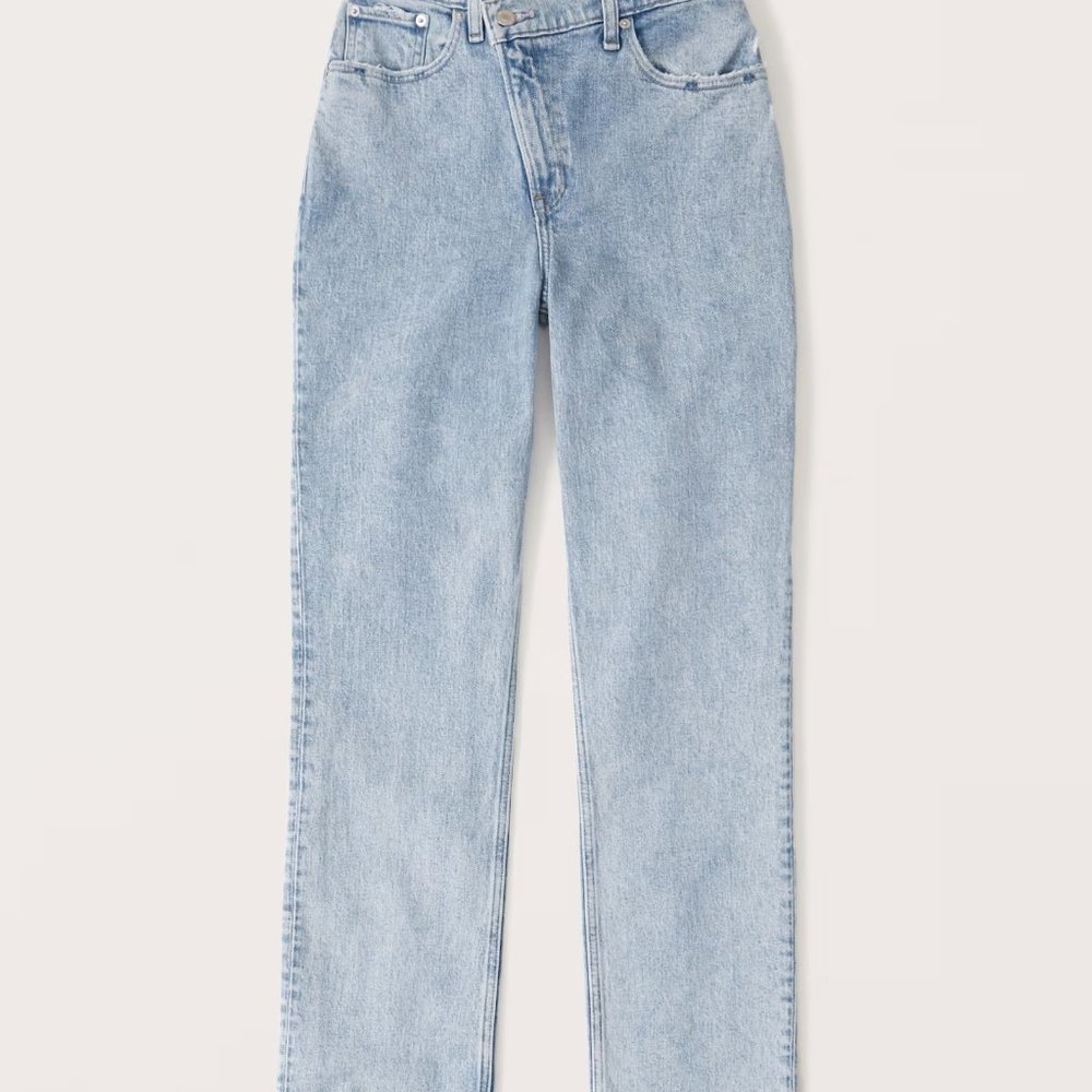 A&F Curve Love Ultra High Rise 90s Straight Jean Criss-Cross Waistband